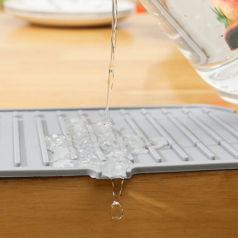 Kitchen Faucet Splash Pad Silicone Anti-Splash Sink Splash Pad Countertop Protector Drain Drying Mat for Bathroom Kitchen Gadget