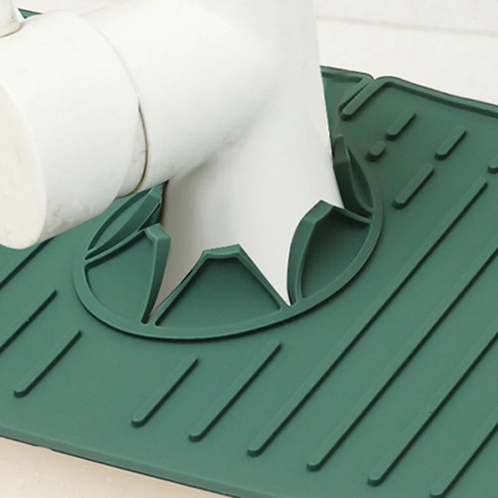 Kitchen Faucet Splash Pad Silicone Anti-Splash Sink Splash Pad Countertop Protector Drain Drying Mat for Bathroom Kitchen Gadget